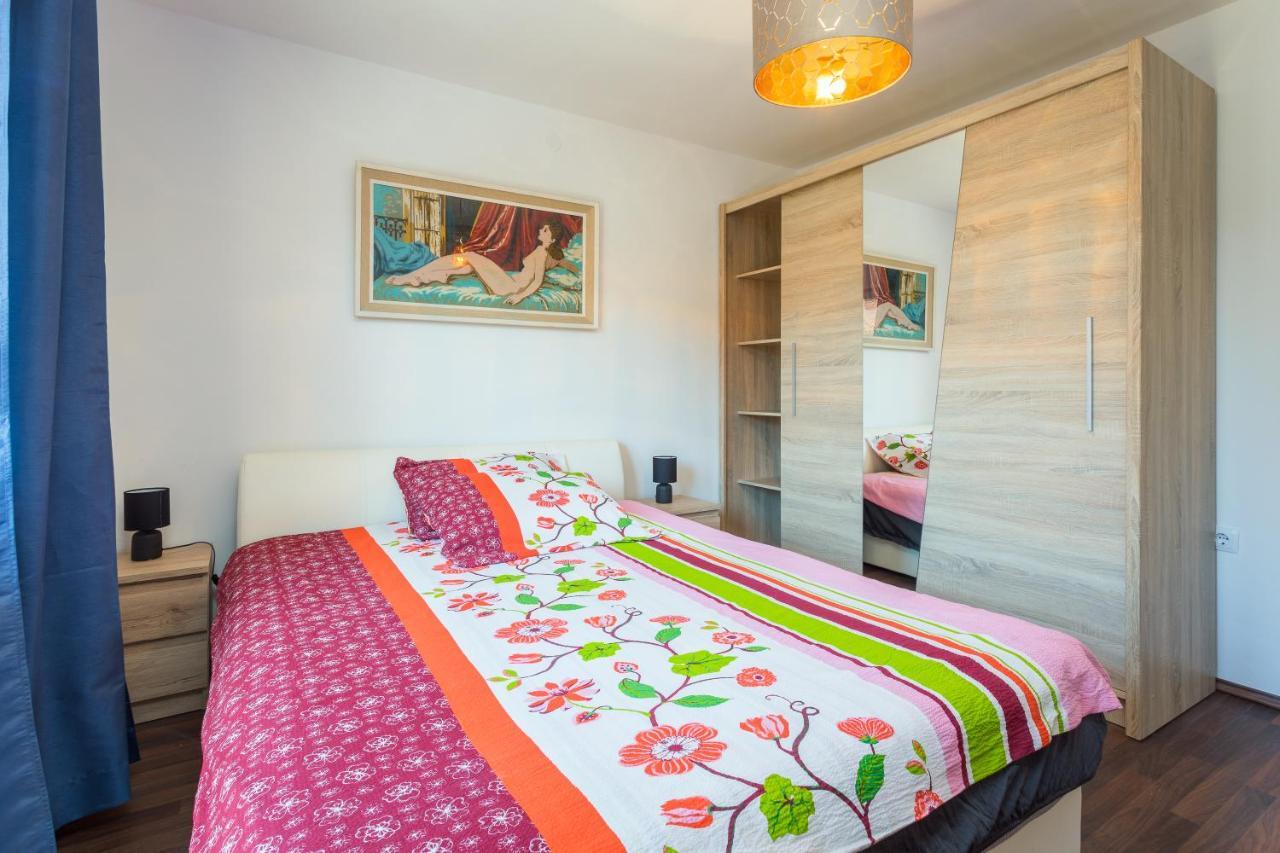 Sunny Apartment Ili Near Amfiteatar Pula Exterior photo