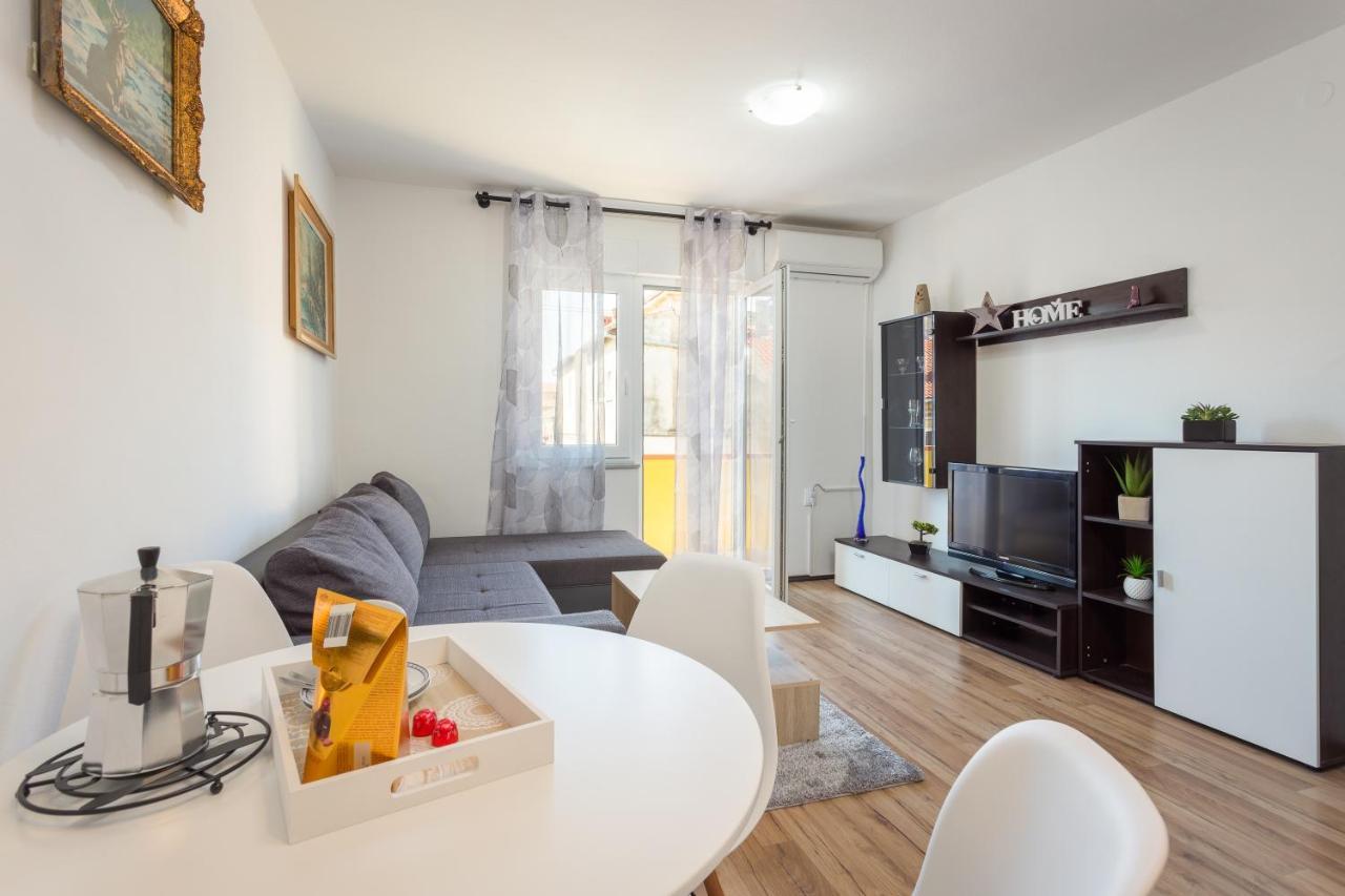 Sunny Apartment Ili Near Amfiteatar Pula Exterior photo