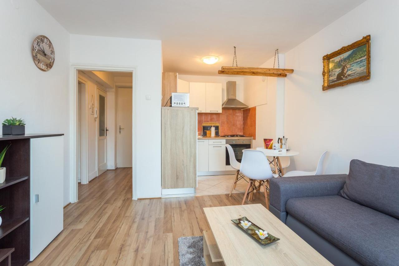 Sunny Apartment Ili Near Amfiteatar Pula Exterior photo